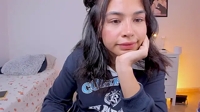 Snapshot of Adriennesexxx chatting on October 1, 2025, 5:39 pm Adriennesexxx online show from October 1, 2025, 5:39 pm