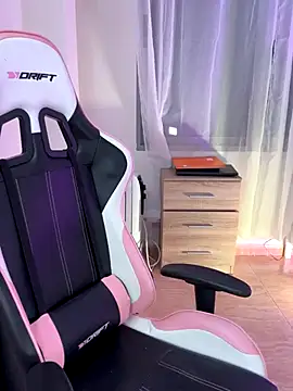 Adriennesexxx online show from December 5, 2025, 6:28 pm