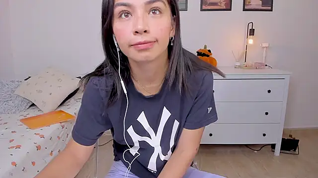 Snapshot of Adriennesexxx chatting on September 28, 2025, 6:48 pm Adriennesexxx online show from September 28, 2025, 6:48 pm