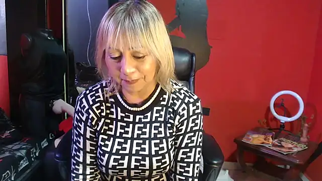 Snapshot of KLOE_PIELL chatting on November 27, 2025, 8:09 pm KLOE PIELL online show from November 27, 2025, 8:09 pm