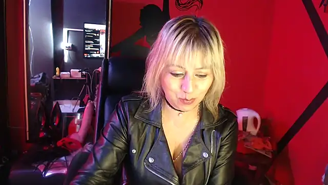 Snapshot of KLOE_PIELL chatting on November 10, 2025, 9:09 pm KLOE PIELL online show from November 10, 2025, 9:09 pm