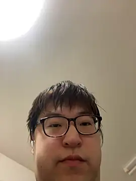 yuuki198912 online show from October 6, 2025, 3:13 pm