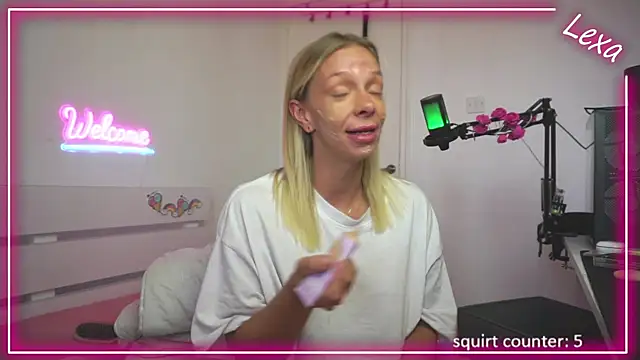 Snapshot of Lexa_xoxo chatting on November 10, 2025, 8:08 am Lexa xoxo online show from November 10, 2025, 8:08 am