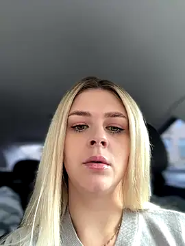 Love Bri online show from September 21, 2025, 10:31 am