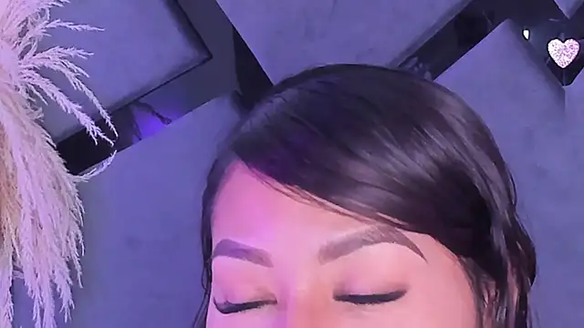 BellahColucci online show from October 4, 2025, 8:10 pm