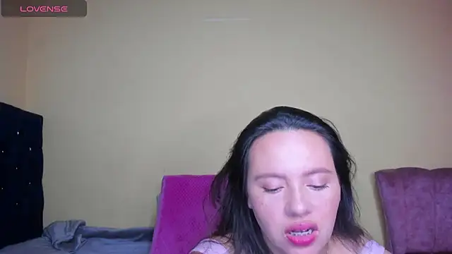 lauraguzman online show from February 24, 2026, 3:40 am