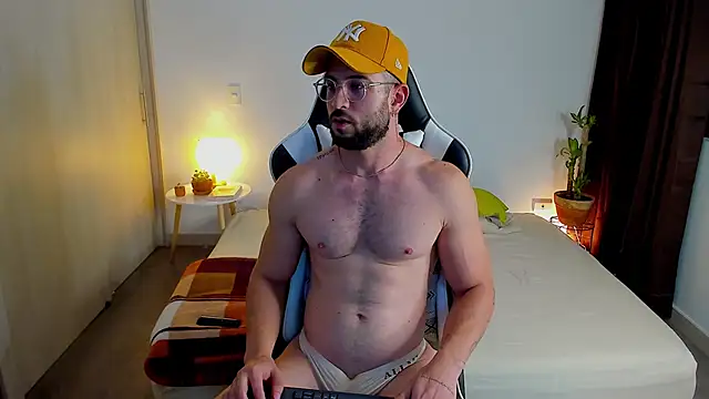 dafboy1 online show from December 16, 2025, 11:31 pm