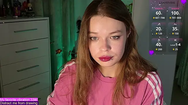 Snapshot of ValBae chatting on October 13, 2025, 7:48 pm ValBae online show from October 13, 2025, 7:48 pm