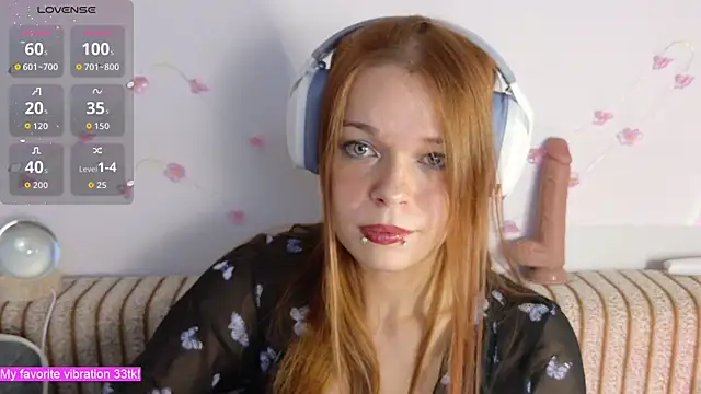 Snapshot of ValBae chatting on November 26, 2025, 8:42 pm ValBae online show from November 26, 2025, 8:42 pm