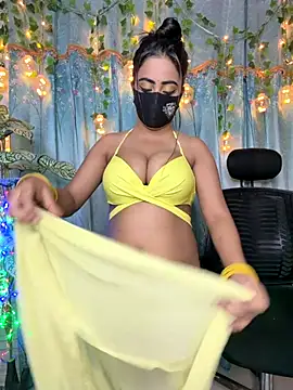 Snapshot of Monabby97 chatting on December 2, 2025, 5:36 pm Monabby97 online show from December 2, 2025, 5:36 pm