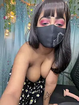 Snapshot of Monabby97 chatting on February 12, 2026, 5:45 pm Monabby97 online show from February 12, 2026, 5:45 pm