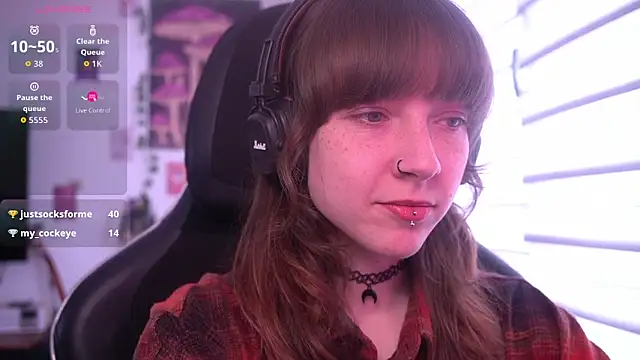 juliapie online show from May 12, 2026, 1:28 pm