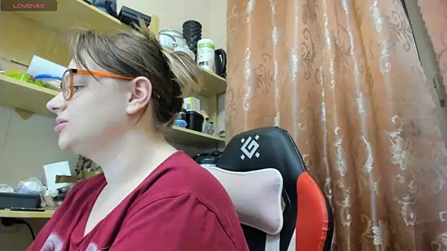 Seductive She Wolf online show from April 9, 2026, 7:20 pm