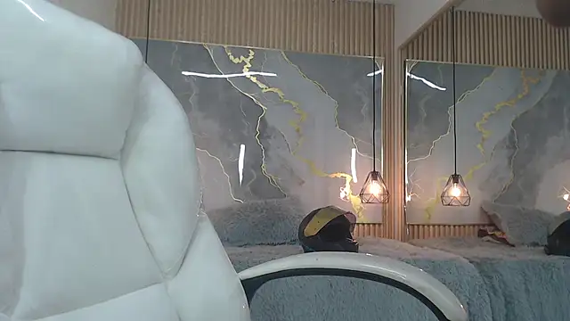 dannacoleman  online show from October 20, 2025, 7:47 pm