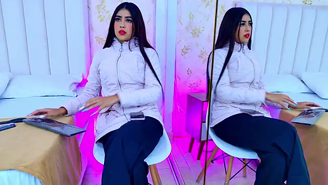 Mia-Monroe online show from October 10, 2025, 7:58 pm