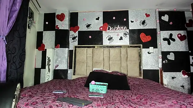 alanaanddaphne online show from November 28, 2025, 4:07 pm