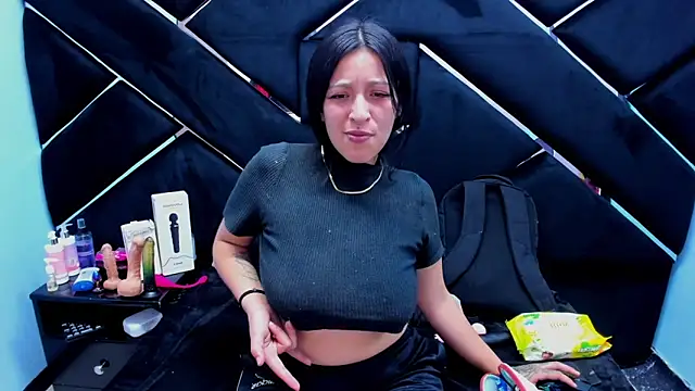 Sarah Hornny online show from November 12, 2025, 4:27 am