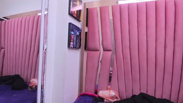 Sarah Hornny online show from November 13, 2025, 3:43 am