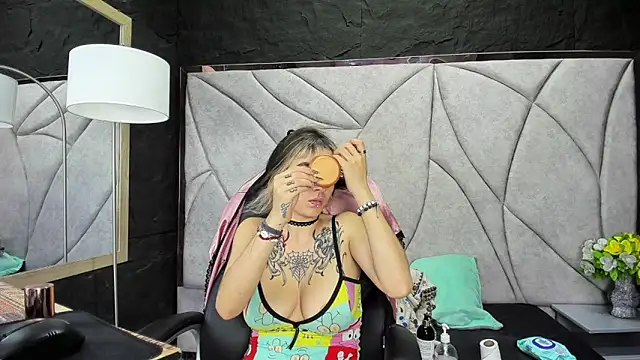 Snapshot of Samantha_Smiith chatting on February 10, 2026, 4:22 am Samantha Smiith online show from February 10, 2026, 4:22 am