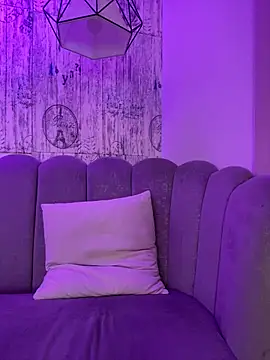 AbyThompson online show from October 18, 2025, 1:35 pm