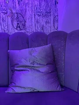 AbyThompson online show from November 15, 2025, 4:11 pm