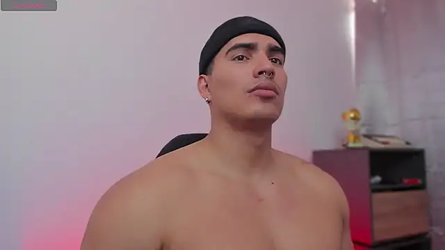 JamesGraay online show from November 18, 2025, 6:55 pm