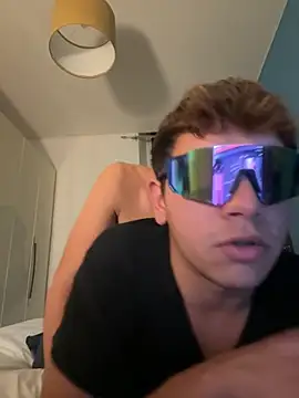 calleaaaa online show from November 18, 2025, 10:24 pm