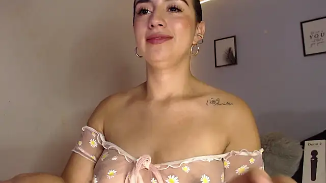 SophiaJoliebm online show from December 6, 2024, 7:37 am