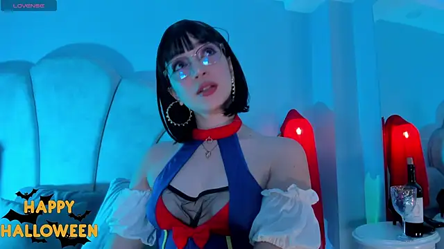 sweeet peach online show from October 31, 2025, 11:00 pm