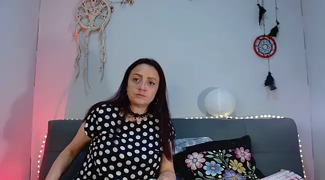 catalinamommyx online show from February 15, 2025, 3:17 pm