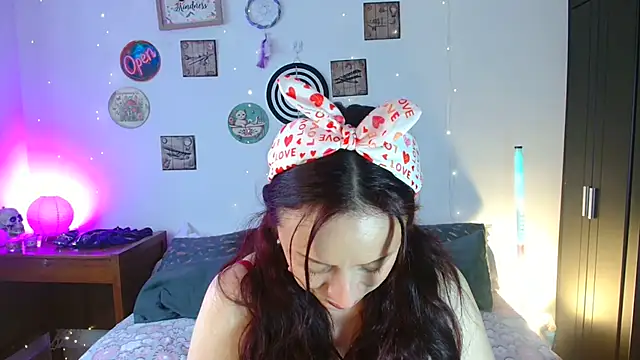 catalinamommyx online show from May 23, 2026, 3:33 pm