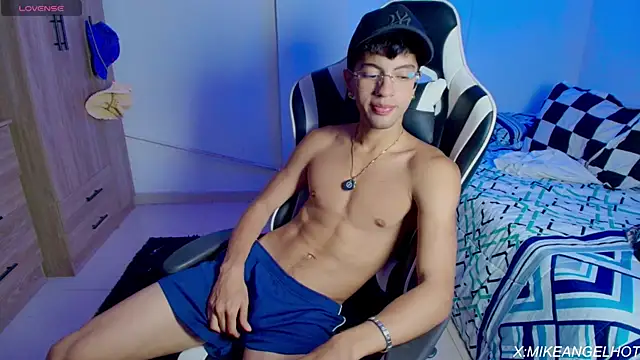 Angelligth online show from April 8, 2026, 3:41 am