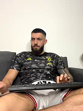 LoveIsBlind  online show from October 31, 2025, 7:43 pm