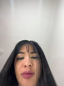 lina pink online show from November 11, 2025, 3:23 am