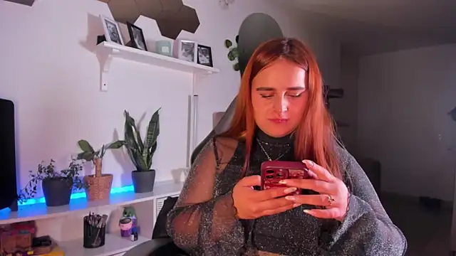 Snapshot of evy_orange1 chatting on February 9, 2026, 4:32 am evy orange1 online show from February 9, 2026, 4:32 am