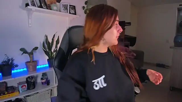 Snapshot of evy_orange1 chatting on February 3, 2026, 6:11 am evy orange1 online show from February 3, 2026, 6:11 am