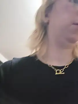 Snapshot of Giuliana_baby chatting on December 18, 2025, 9:47 am Giuliana baby online show from December 18, 2025, 9:47 am