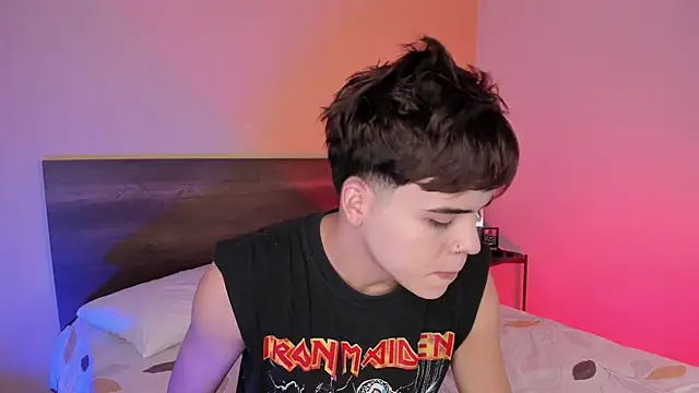 justinbiler online show from February 7, 2025, 12:39 pm