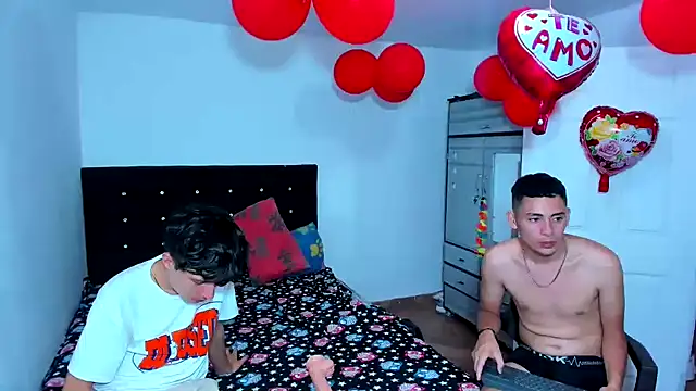 Snapshot of Alexander_and_Xiao chatting on February 15, 2025, 10:10 pm Alexander and Xiao online show from February 15, 2025, 10:10 pm