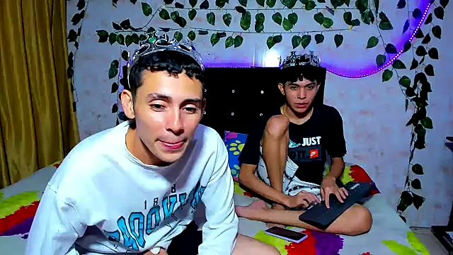 Snapshot of Alexander_and_Xiao chatting on January 9, 2025, 1:50 am Alexander and Xiao online show from January 9, 2025, 1:50 am