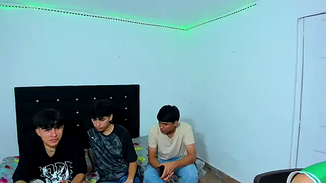Snapshot of Alexander_and_Xiao chatting on February 28, 2025, 10:06 pm Alexander and Xiao online show from February 28, 2025, 10:06 pm