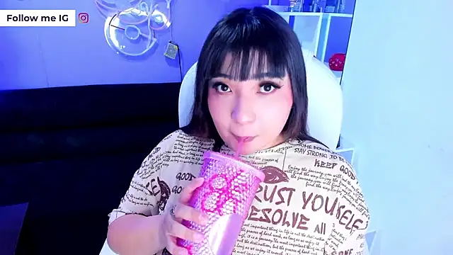 Emma monserrat online show from April 18, 2026, 11:34 am