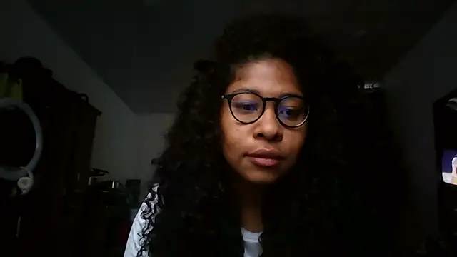 Snapshot of Ivon-09 chatting on October 8, 2025, 12:07 pm Ivon-09 online show from October 8, 2025, 12:07 pm