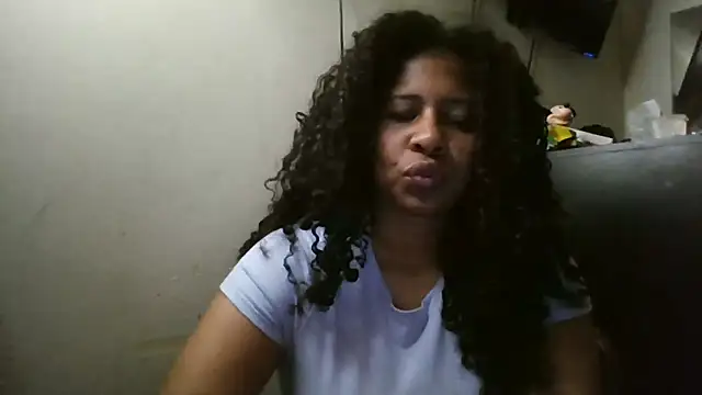 Snapshot of Ivon-09 chatting on November 20, 2025, 11:00 am Ivon-09 online show from November 20, 2025, 11:00 am