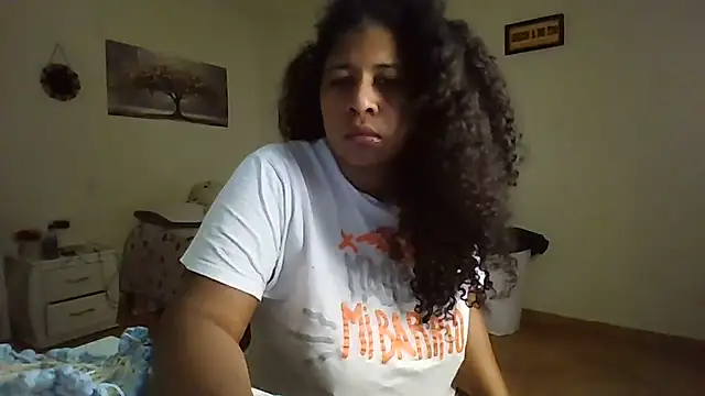 Snapshot of Ivon-09 chatting on June 25, 2026, 12:32 pm Ivon-09 online show from June 25, 2026, 12:32 pm
