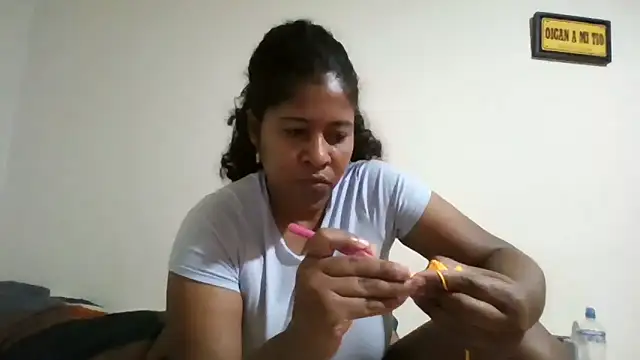 Ivon-09 online show from April 3, 2026, 1:28 pm