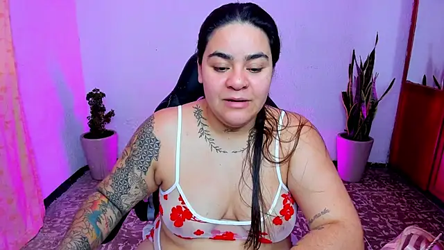 Snapshot of Sharon_hils chatting on July 10, 2026, 5:57 pm Sharon hils online show from July 10, 2026, 5:57 pm