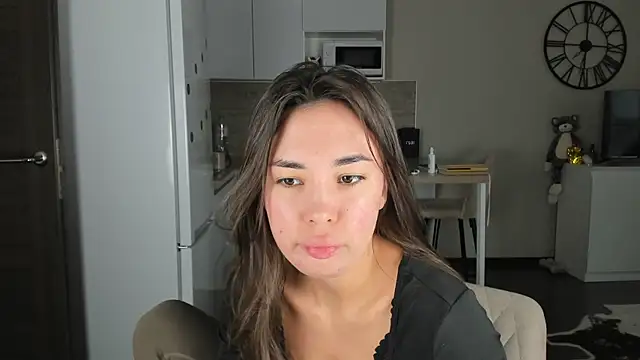 nilliluv online show from April 3, 2026, 1:28 pm