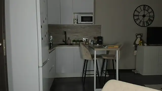 nilliluv online show from April 7, 2026, 7:26 pm