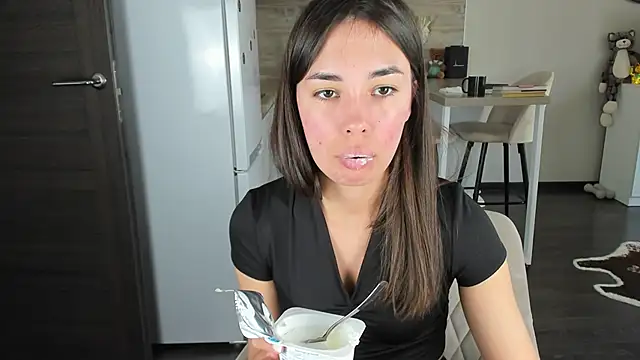 nilliluv online show from April 18, 2026, 1:24 pm